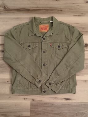 Like New Levi's Light Olive Trucker Jacket Men's Medium